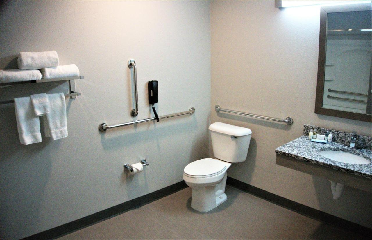 Brookstone Inn & Suites Fort Dodge Eksteriør billede
