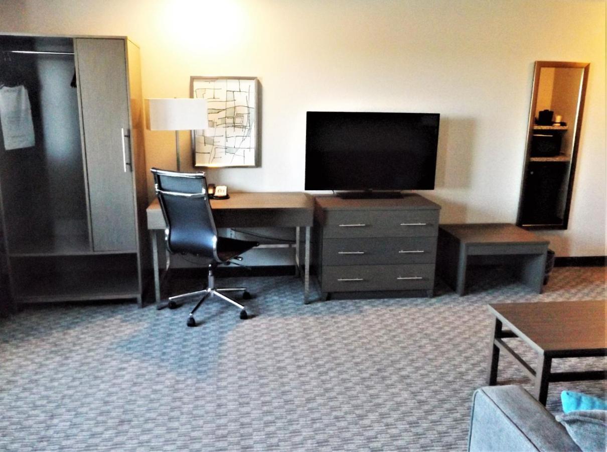 Brookstone Inn & Suites Fort Dodge Eksteriør billede