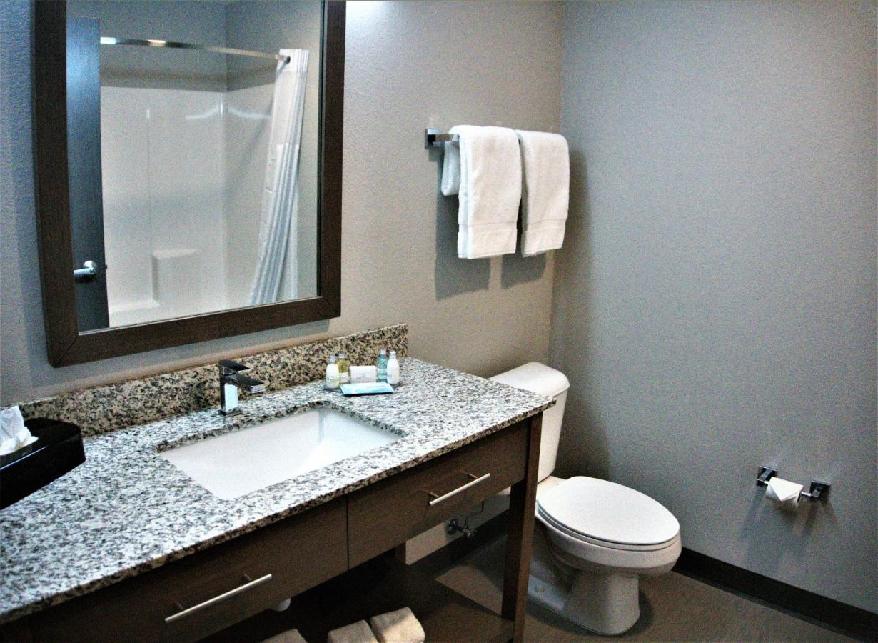 Brookstone Inn & Suites Fort Dodge Eksteriør billede